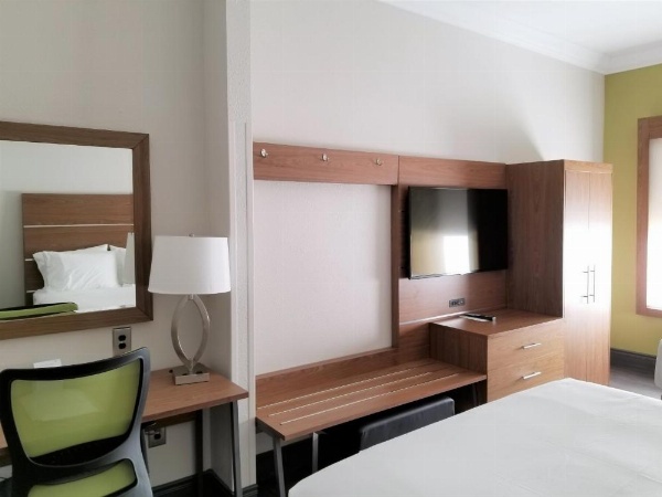 Holiday Inn Express Columbia image 18